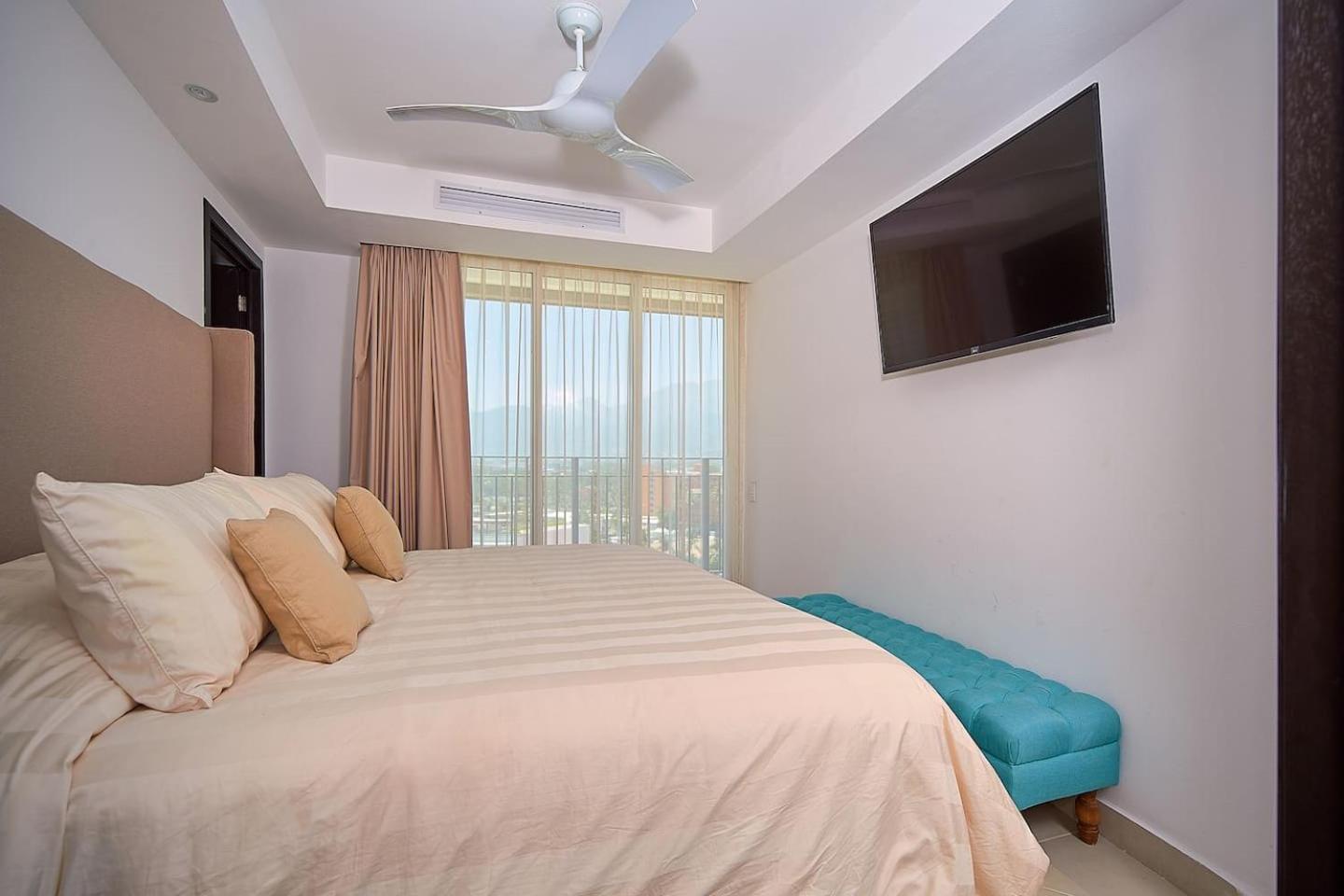 Grand Venetian Beachfront Condos Puerto Vallarta Exterior foto