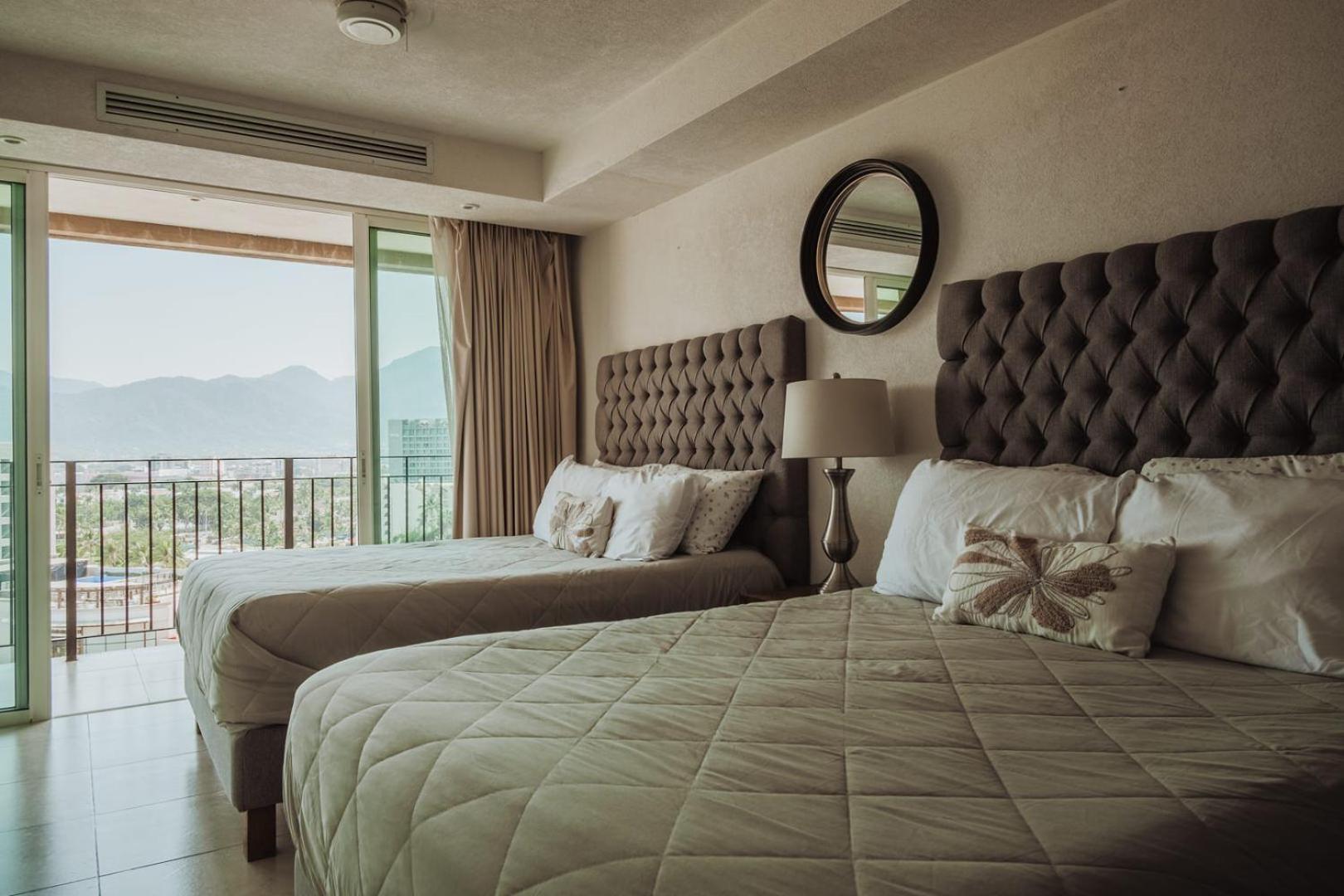 Grand Venetian Beachfront Condos Puerto Vallarta Exterior foto