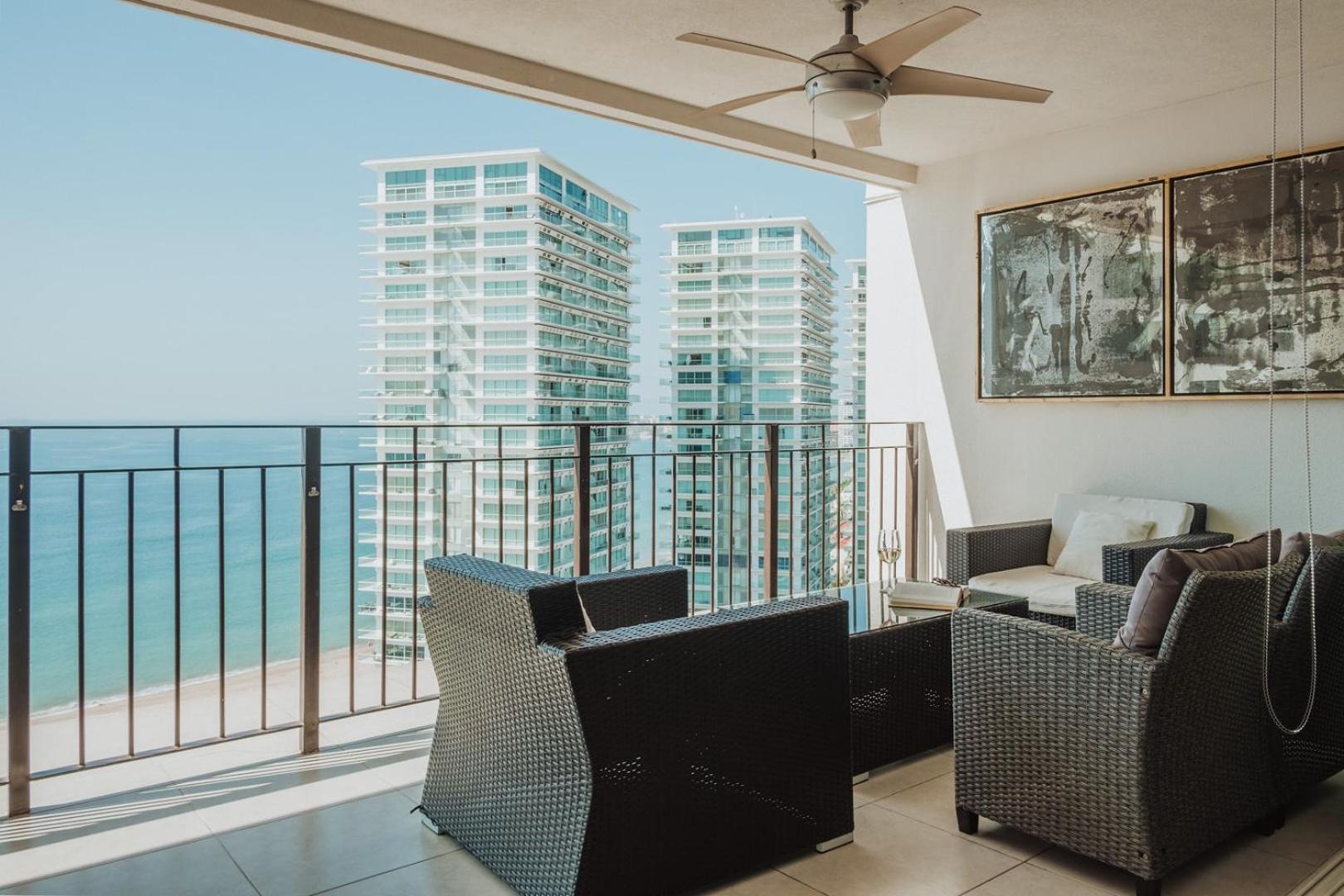 Grand Venetian Beachfront Condos Puerto Vallarta Exterior foto