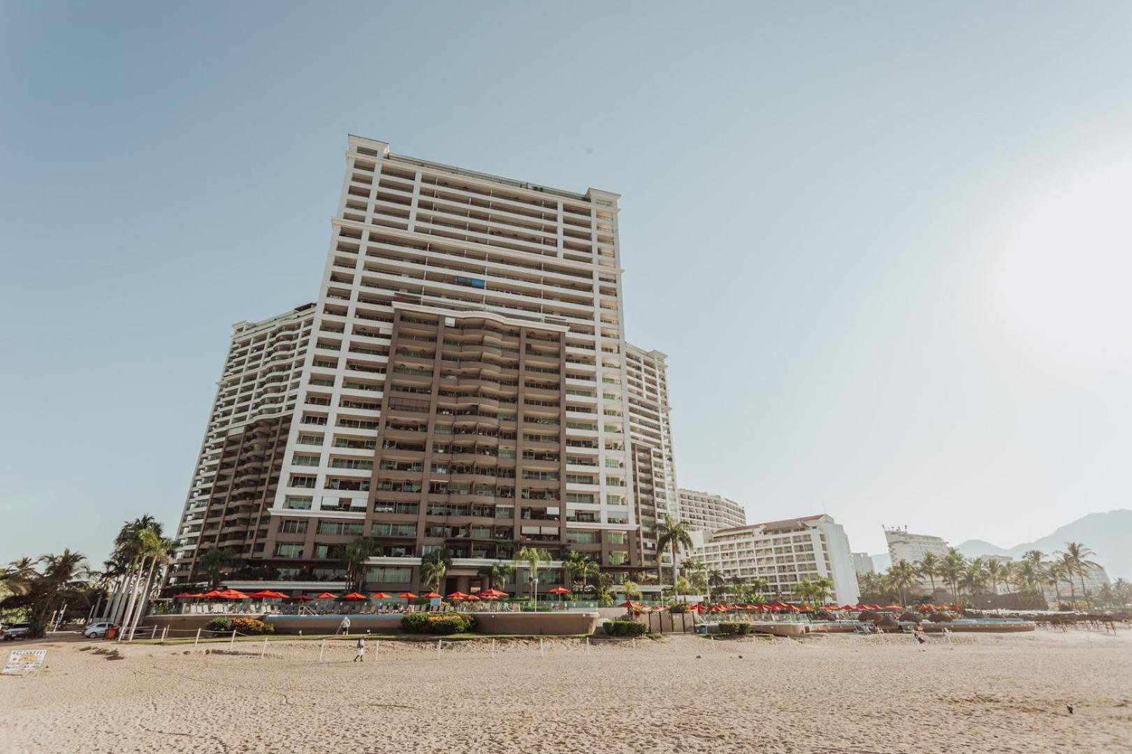 Grand Venetian Beachfront Condos Puerto Vallarta Exterior foto