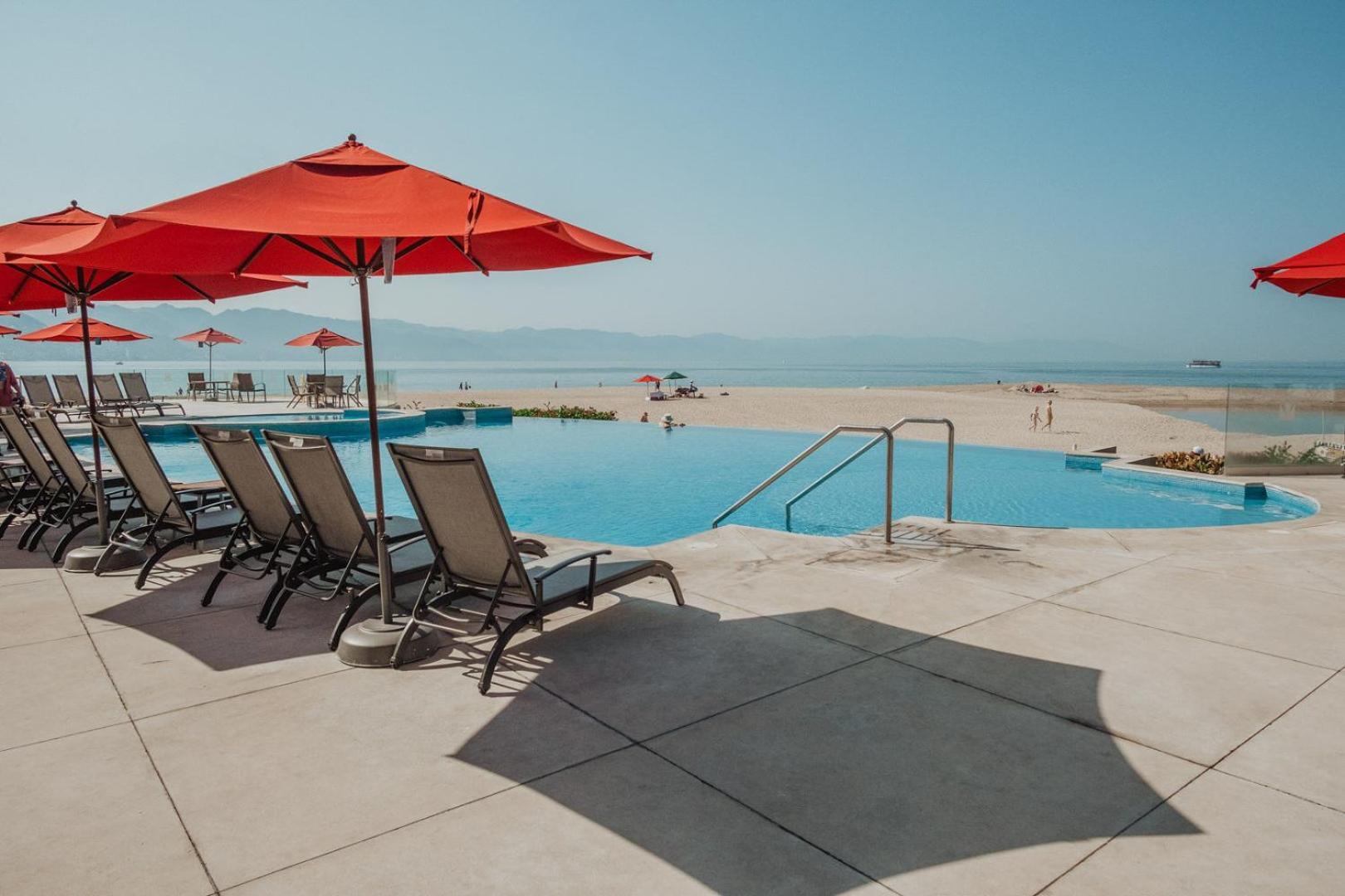 Grand Venetian Beachfront Condos Puerto Vallarta Exterior foto