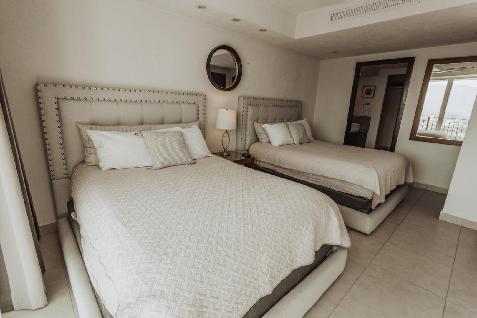 Grand Venetian Beachfront Condos Puerto Vallarta Exterior foto
